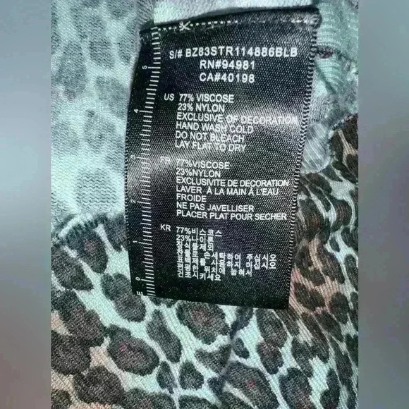 Twelve by twelve Cropped, Leopard Zip Sz s Short Sleeves Mob Wife Round Neck - Picture 7 of 7